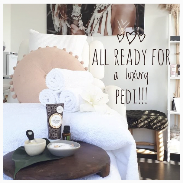 Mani Pedi Ready Salon